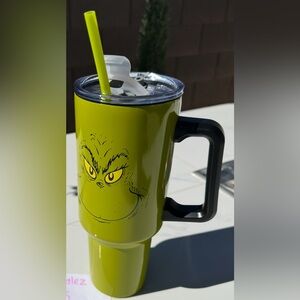 EUC, smoke free home.
40oz Grinch tumbler.